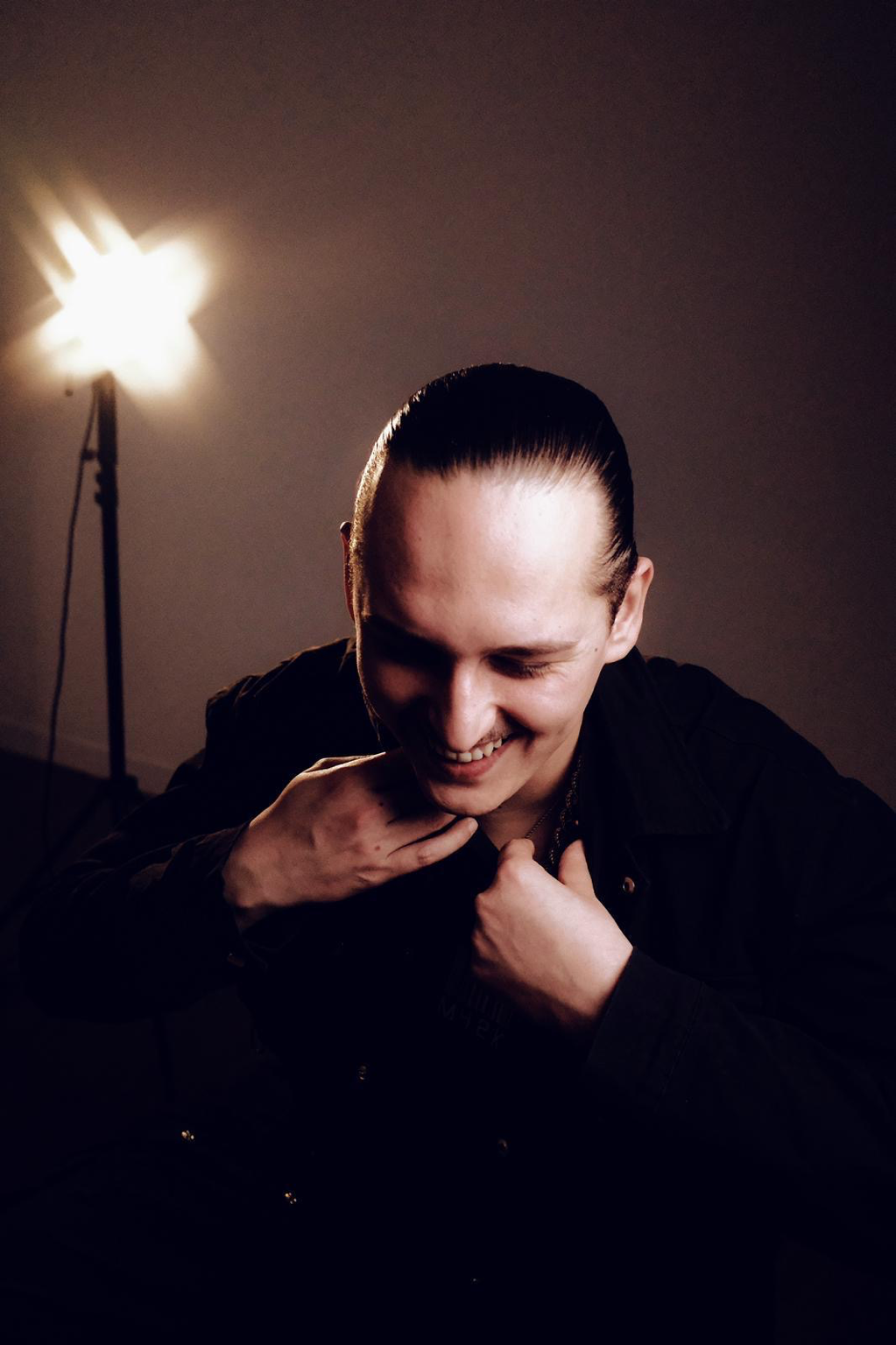 Habib Jendoubi sorridente, ritratto in studio